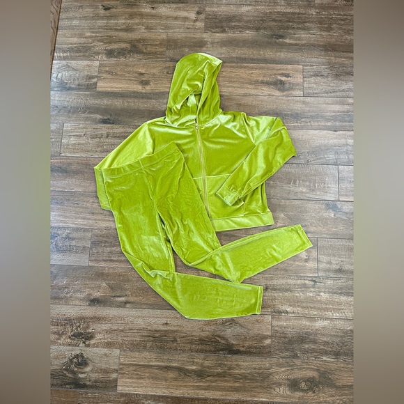 Fabletics Velour Track Suit in Golden Leaf Medium, Donna Velour Hoodie, Emma Leg - Picture 2 of 12